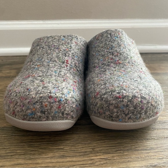 NEW FitFlop Women’s Shuv Soft Grey Speckled Felt Mules Clogs Slippers, Size US 6 - Picture 4 of 12